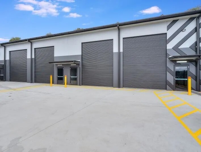 42 Spitfire Pl, Rutherford for sale - Building Photo - Image 2 of 3