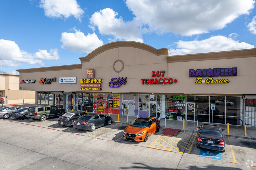 9441 Cullen Blvd, Houston, TX for lease - Building Photo - Image 2 of 50