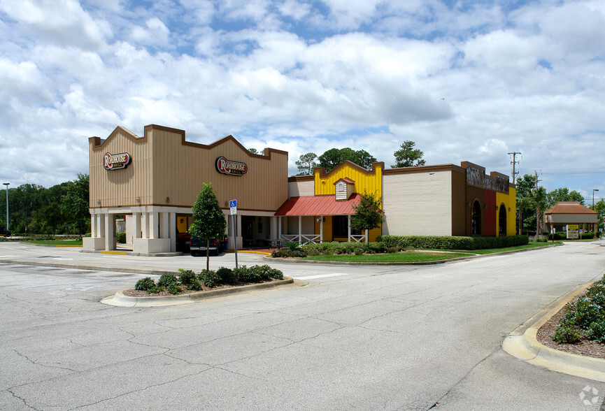 2453-2475 W International Speedway Blvd, Daytona Beach, FL for lease - Building Photo - Image 3 of 9