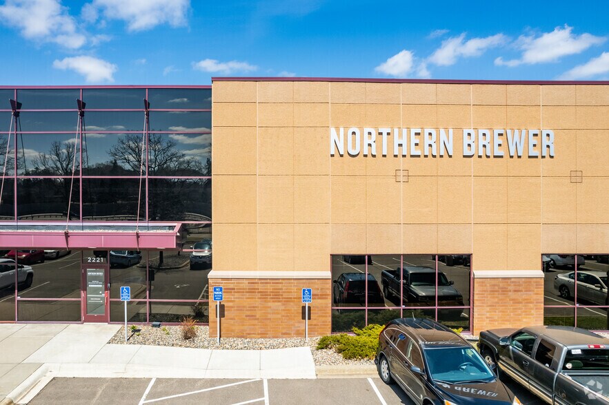 2215-2235 Highway 36 W, Roseville, MN for lease - Building Photo - Image 3 of 9