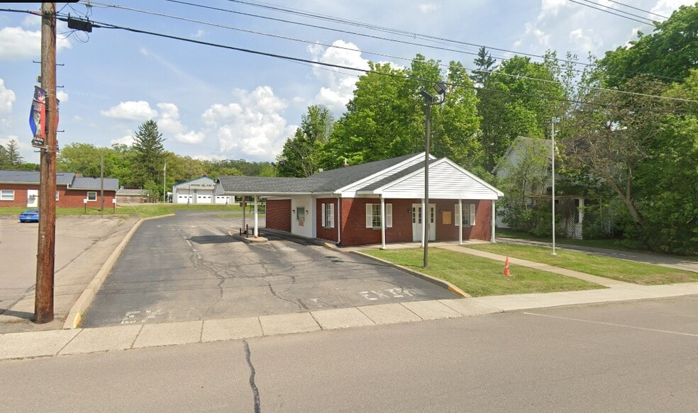 Community Bank Surplus Real Estate portfolio of 3 properties for sale on LoopNet.com - Building Photo - Image 1 of 3