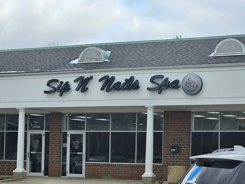 22707-22807 Rockside Rd, Bedford, OH for lease - Building Photo - Image 3 of 7