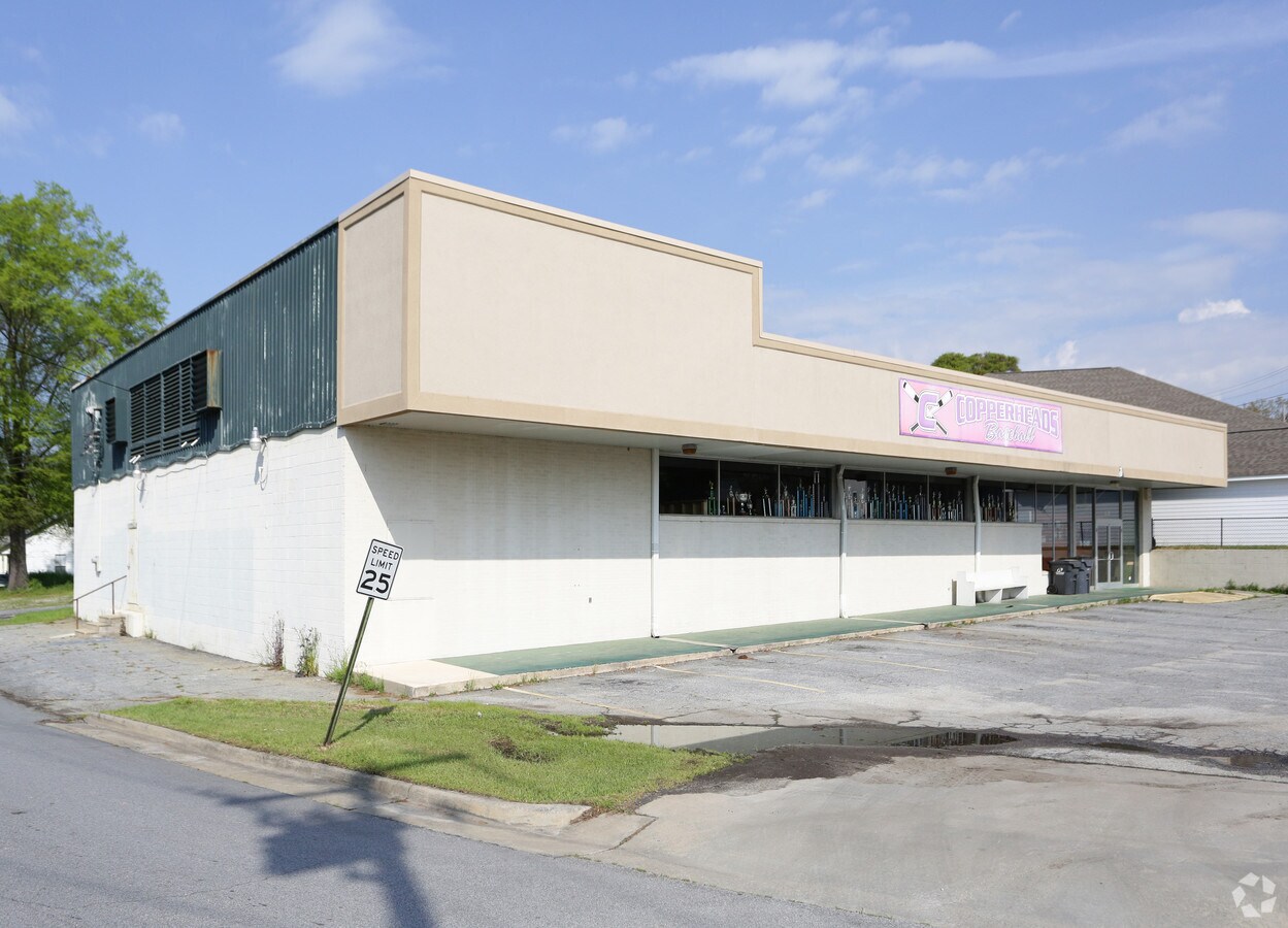 1801 Summerville Rd, Phenix City, AL 36867