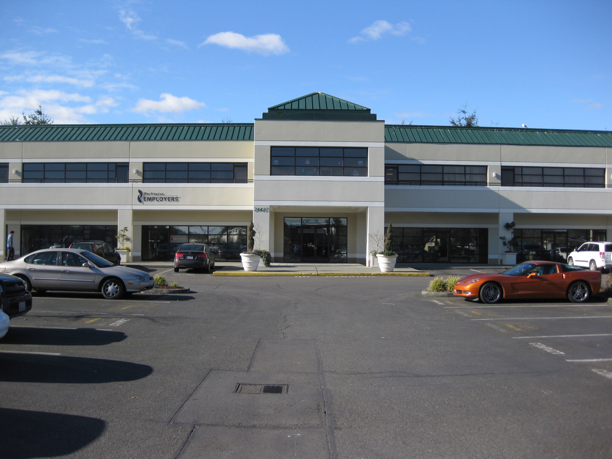 24437 Russell Rd, Kent, WA for lease Building Photo- Image 1 of 3