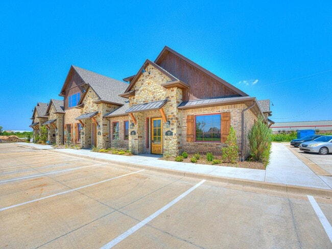 More details for 1111 Magnolia Ct, Moore, OK - Office for Lease