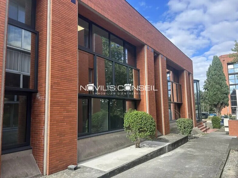 Office in Labège for lease - Building Photo - Image 1 of 8