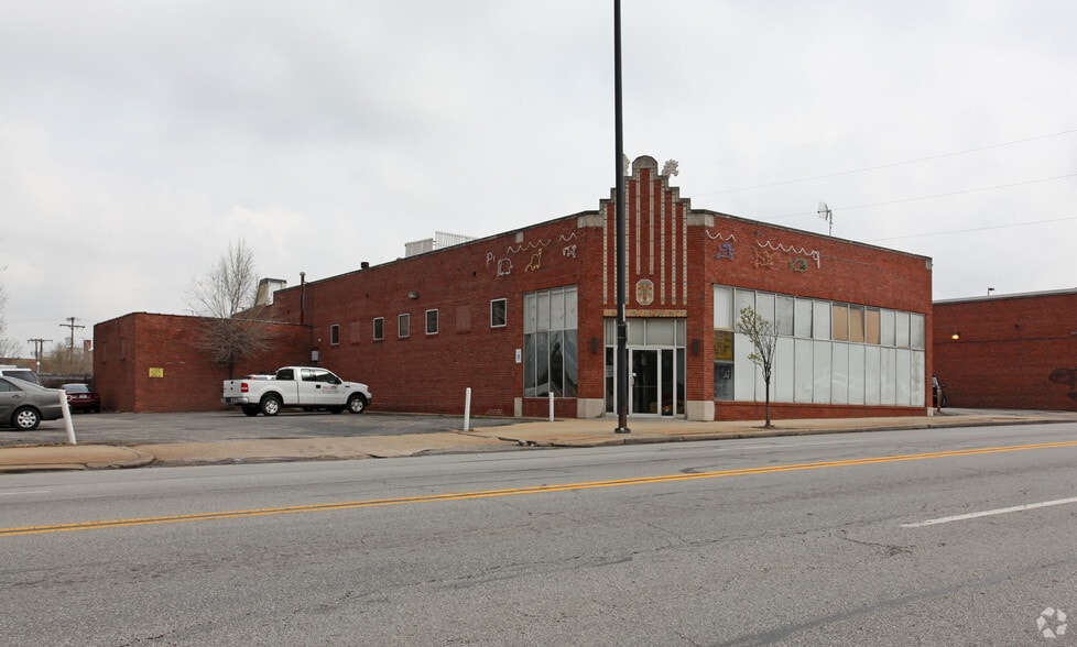 1006 E Linwood Blvd, Kansas City, MO for lease - Primary Photo - Image 1 of 2