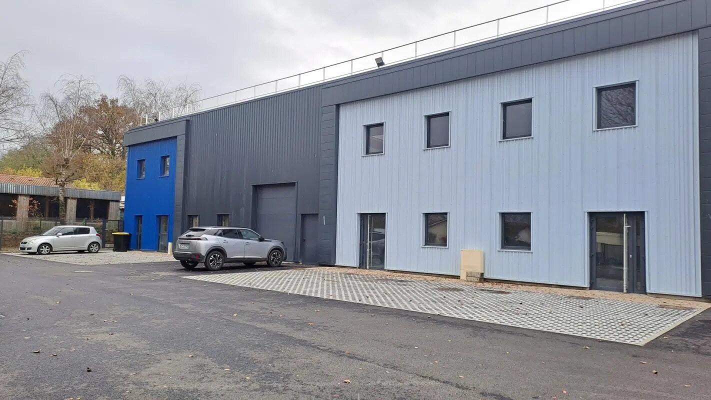 Flex in Saint-Rémy for lease Building Photo- Image 1 of 5