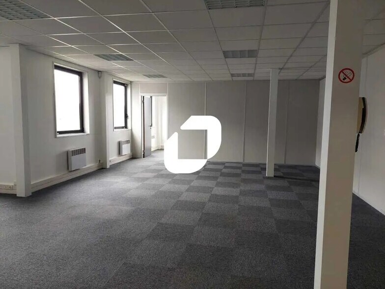 Office in Coignières for sale - Interior Photo - Image 3 of 5