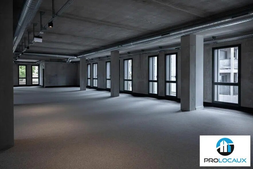 Office in Grenoble for lease - Interior Photo - Image 1 of 12