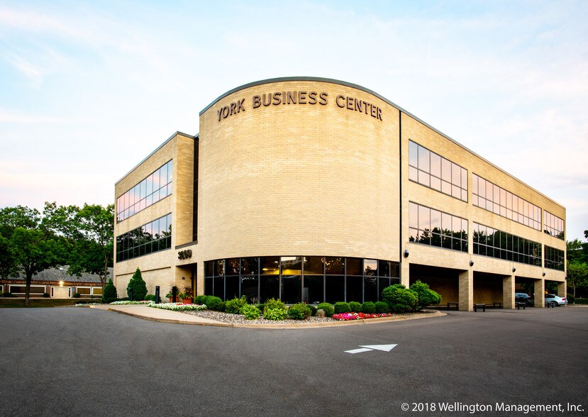 3209 W 76th St, Edina, MN for lease - Building Photo - Image 1 of 10