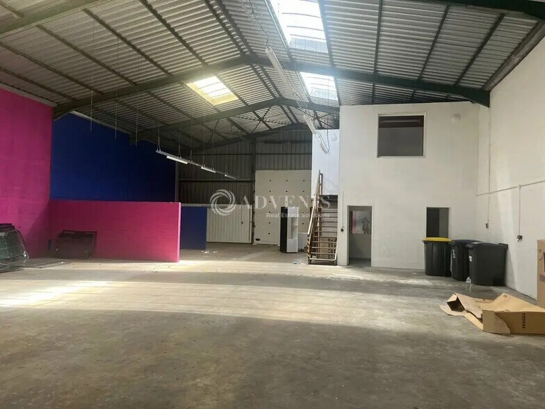 Flex in Chambray-lès-Tours for lease - Interior Photo - Image 2 of 6