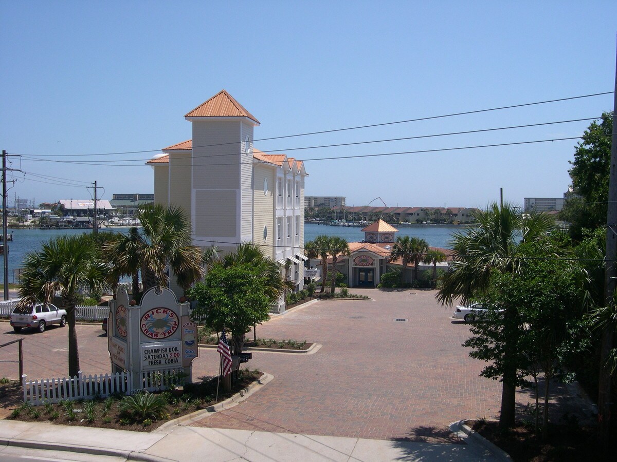 205 Brooks St, Fort Walton Beach, FL 32548