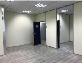 Office in Nanterre for lease Building Photo- Image 2 of 3