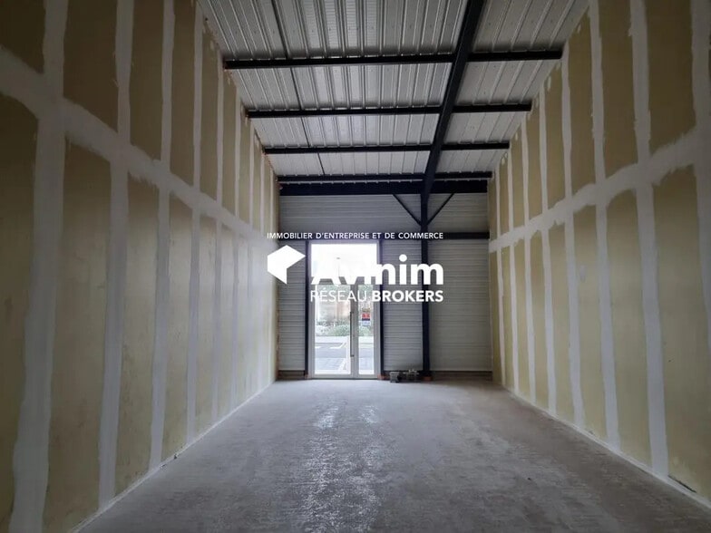 Retail in Grabels for lease - Interior Photo - Image 1 of 2