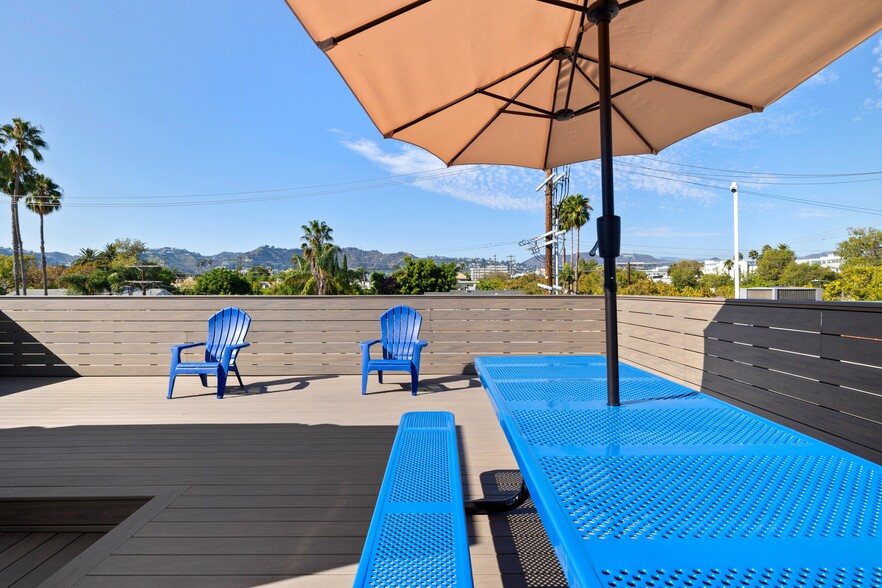 7207 Melrose Ave, Los Angeles, CA for lease - Building Photo - Image 2 of 17