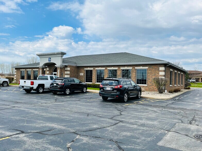 705 N McCarthy Rd, Appleton, WI for sale - Building Photo - Image 1 of 1