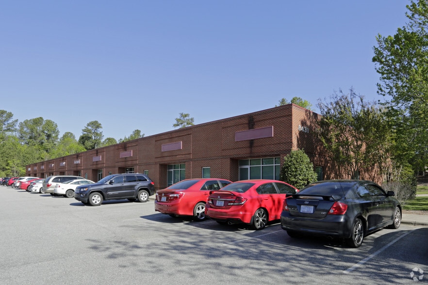 8431 Garvey Dr, Raleigh, NC for lease - Primary Photo - Image 1 of 4