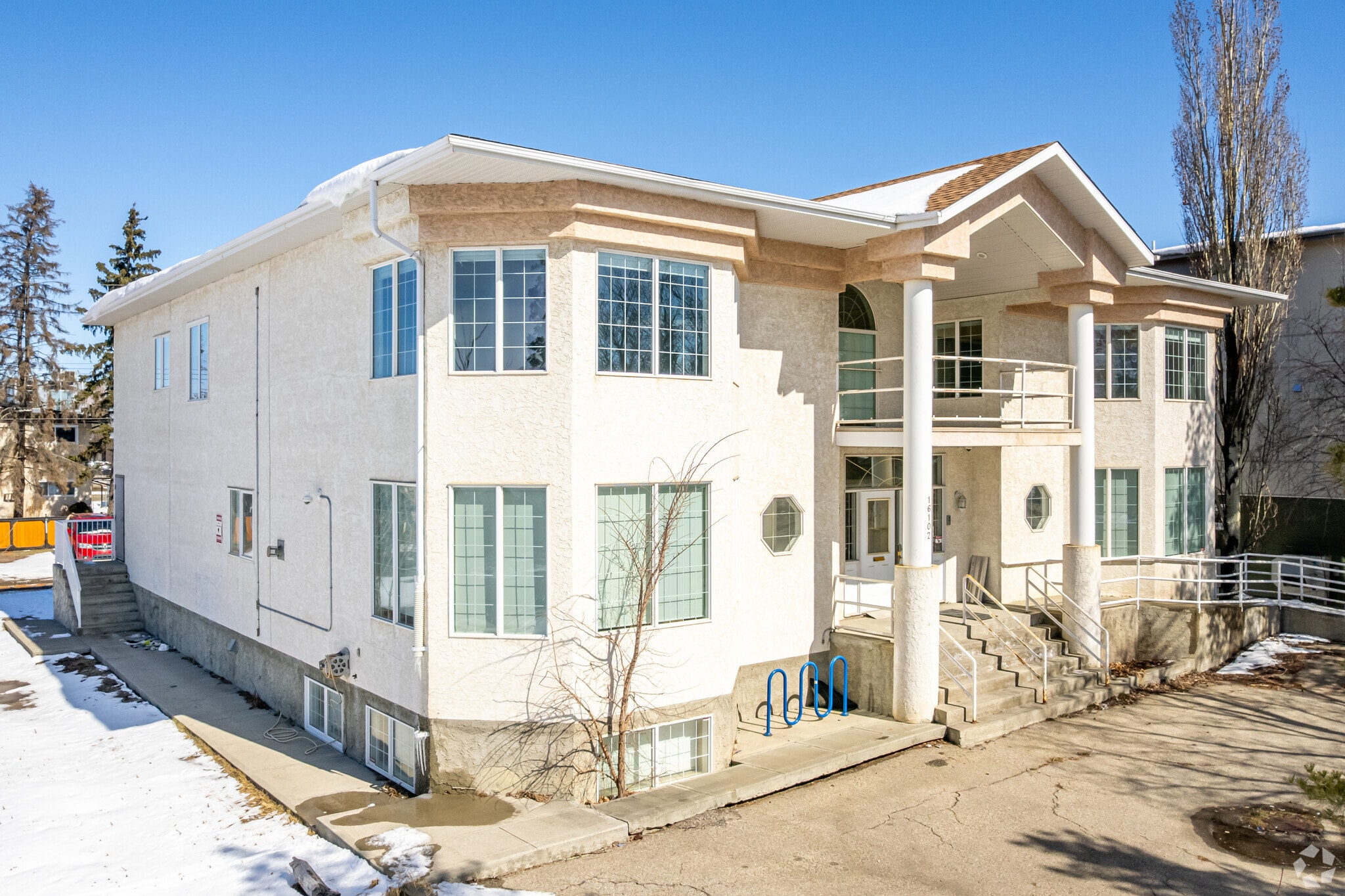 16102 100 Av NW, Edmonton, AB for sale Primary Photo- Image 1 of 13