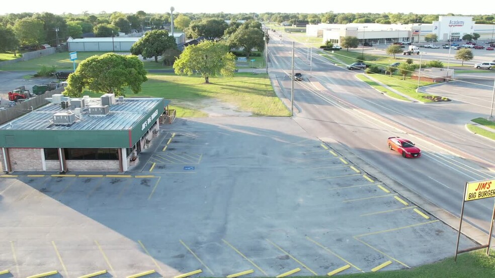 102 Glascow St, Victoria, TX for sale - Commercial Listing Video - Image 2 of 45