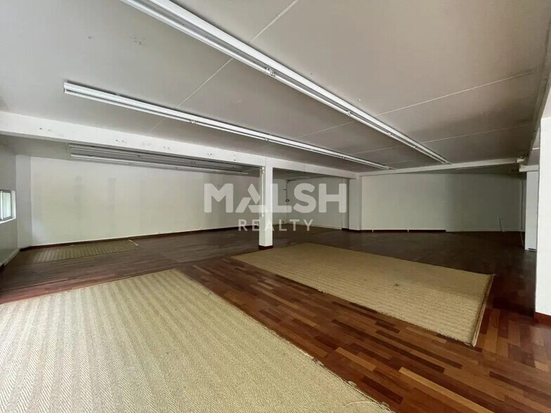 Retail in CHAMPAGNE-AU-MONT-D'OR for lease - Interior Photo - Image 2 of 7