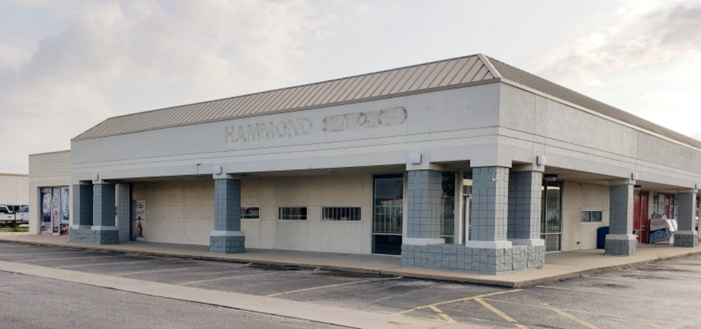 8909 W Kellogg Dr, Wichita, KS for lease - Building Photo - Image 2 of 16