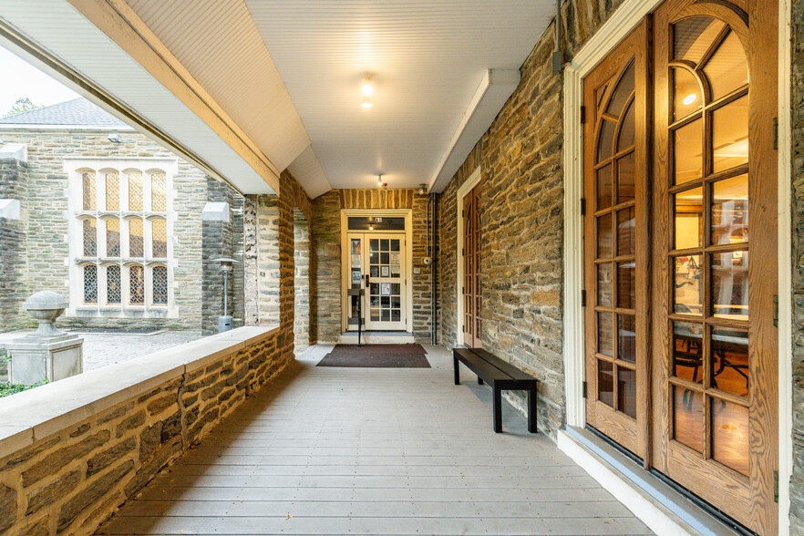 190 Camp Hill Rd, Fort Washington, PA for sale - Building Photo - Image 3 of 53