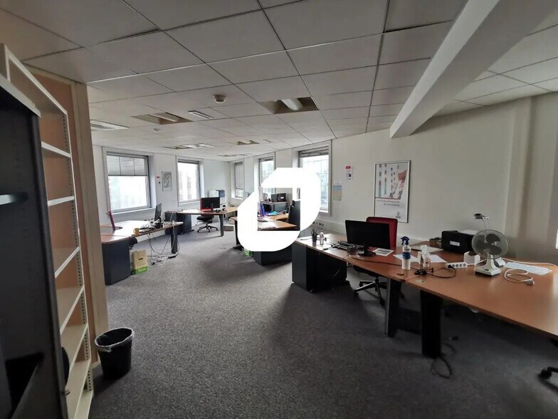Office in Noisy-le-Grand for lease - Interior Photo - Image 2 of 6