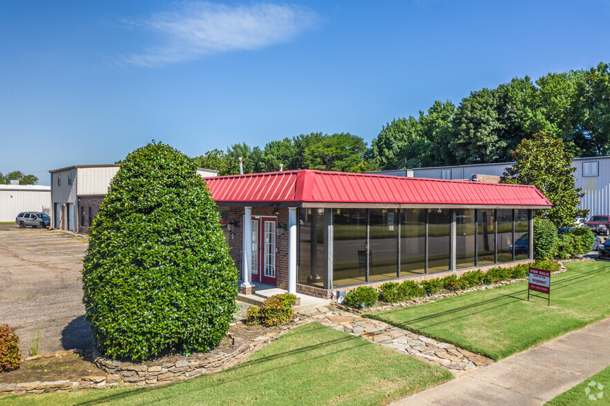 1235 Sycamore View Rd, Memphis, TN for sale - Primary Photo - Image 1 of 1