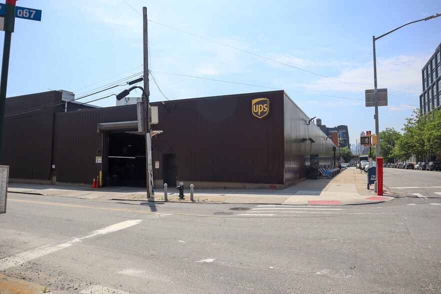 49-10 27th St, Long Island City, NY for lease - Building Photo - Image 2 of 7