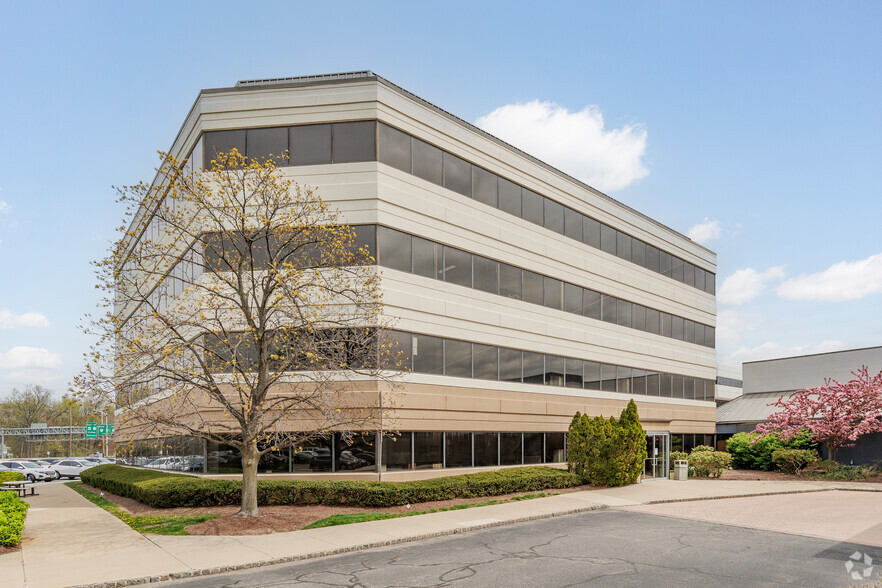 700 Route 46 E, Fairfield, NJ for lease - Building Photo - Image 3 of 6