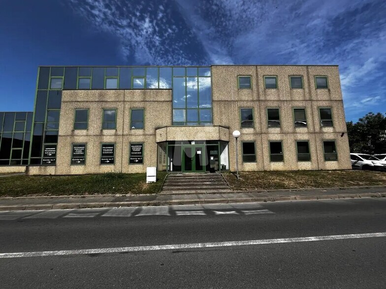Office in Viry-Châtillon for lease - Building Photo - Image 2 of 15