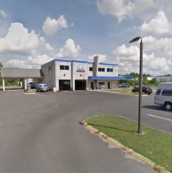 590 Spring St, Windsor Locks, CT for lease - Building Photo - Image 2 of 4