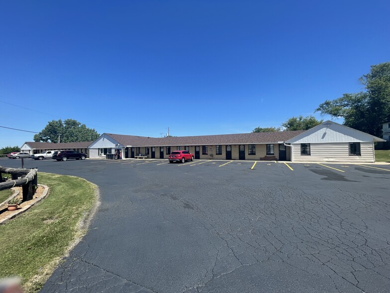 8060 S 27th St, Oak Creek, WI for sale - Building Photo - Image 1 of 1