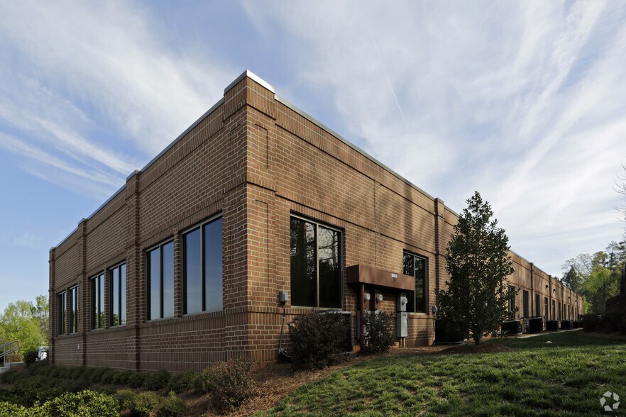 1750 NW Maynard Rd, Cary, NC 27513