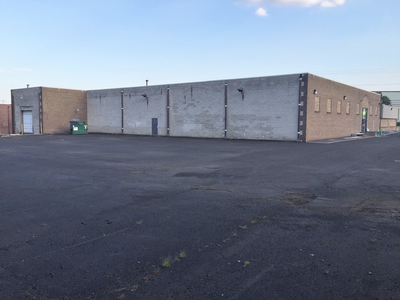 1065 Industrial Blvd, Southampton, PA for lease - Building Photo - Image 2 of 7