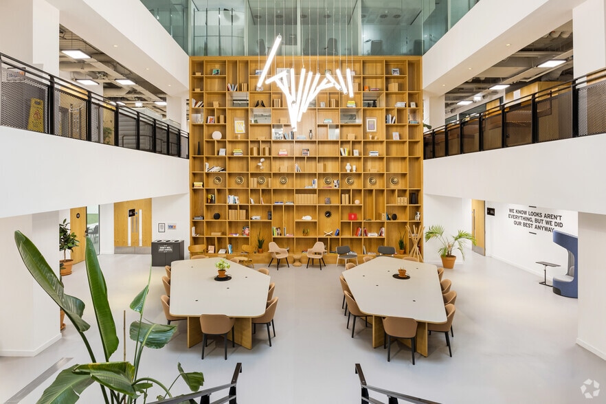 35 New Broad St, London for lease - Interior Photo - Image 1 of 29