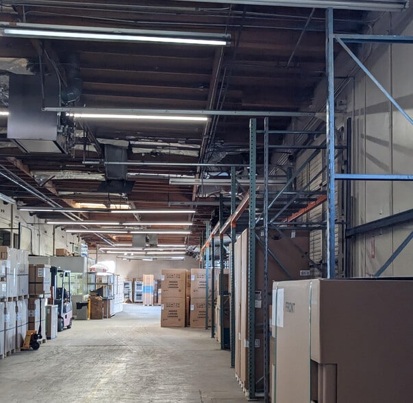 14600 Arminta St, Panorama City, CA for lease - Interior Photo - Image 2 of 6