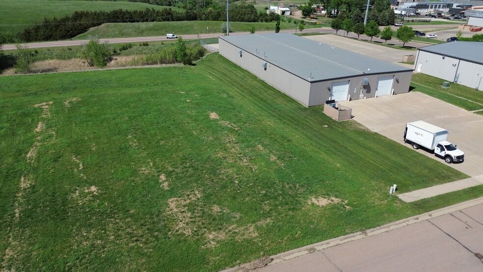 4000 E Wilcox St, Sioux Falls, SD for sale - Building Photo - Image 2 of 6