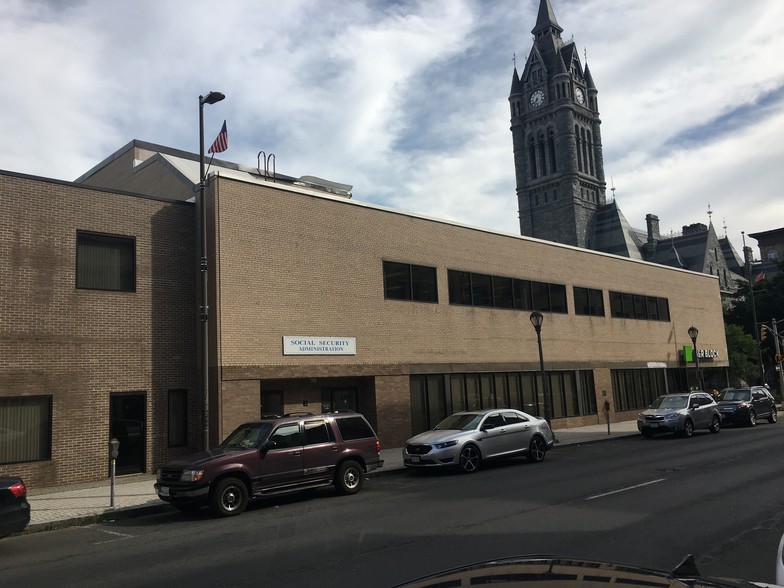 198210 High St, Holyoke, MA 01040