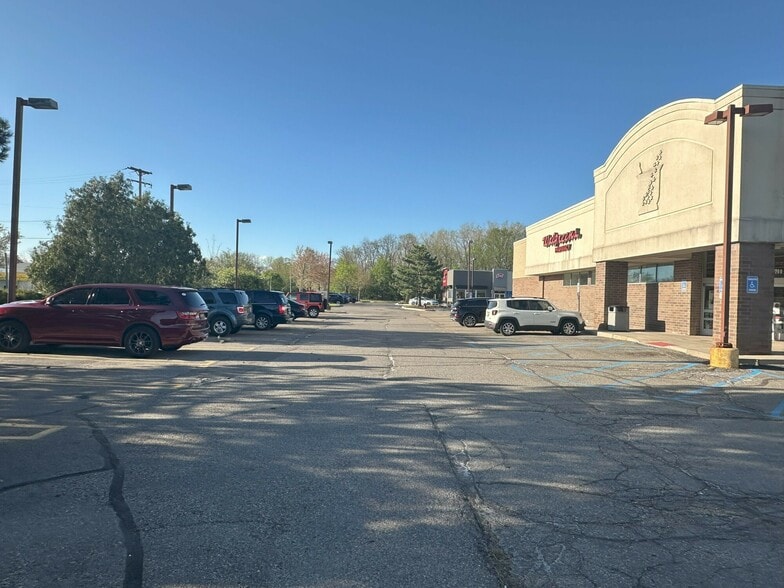 29200 6 Mile Rd, Livonia, MI for sale - Building Photo - Image 3 of 6