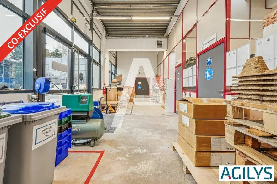 Flex in Saclay for lease - Interior Photo - Image 2 of 12