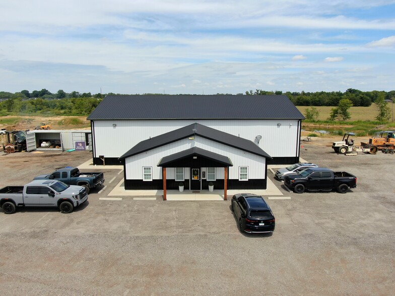 835 W Lincoln Ave, Chandler, IN for sale - Building Photo - Image 1 of 13