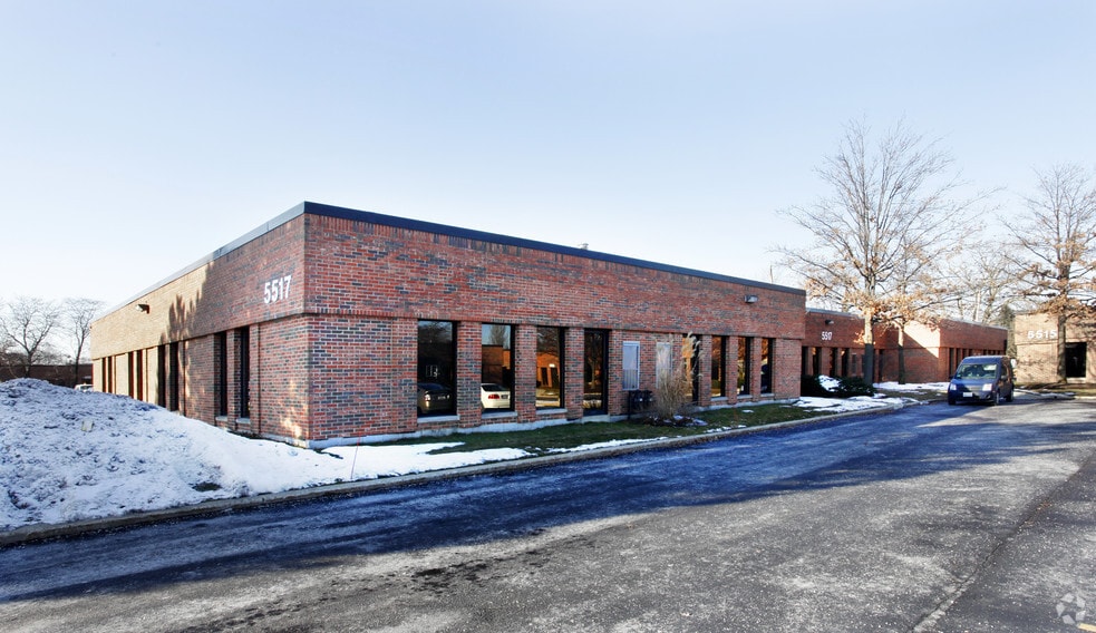 5517 N Cumberland Ave, Chicago, IL for lease - Building Photo - Image 2 of 9