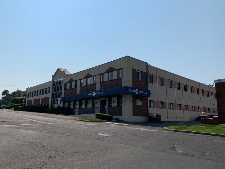 44 Commerce Rd, Stamford, CT for lease - Building Photo - Image 2 of 5