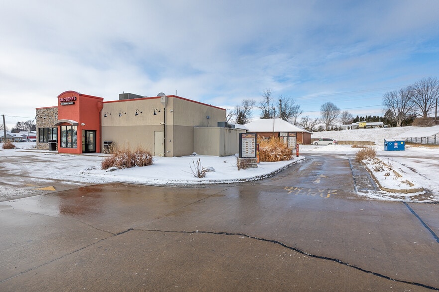 1306 43rd St, Maquoketa, IA 52060 Taco Johns