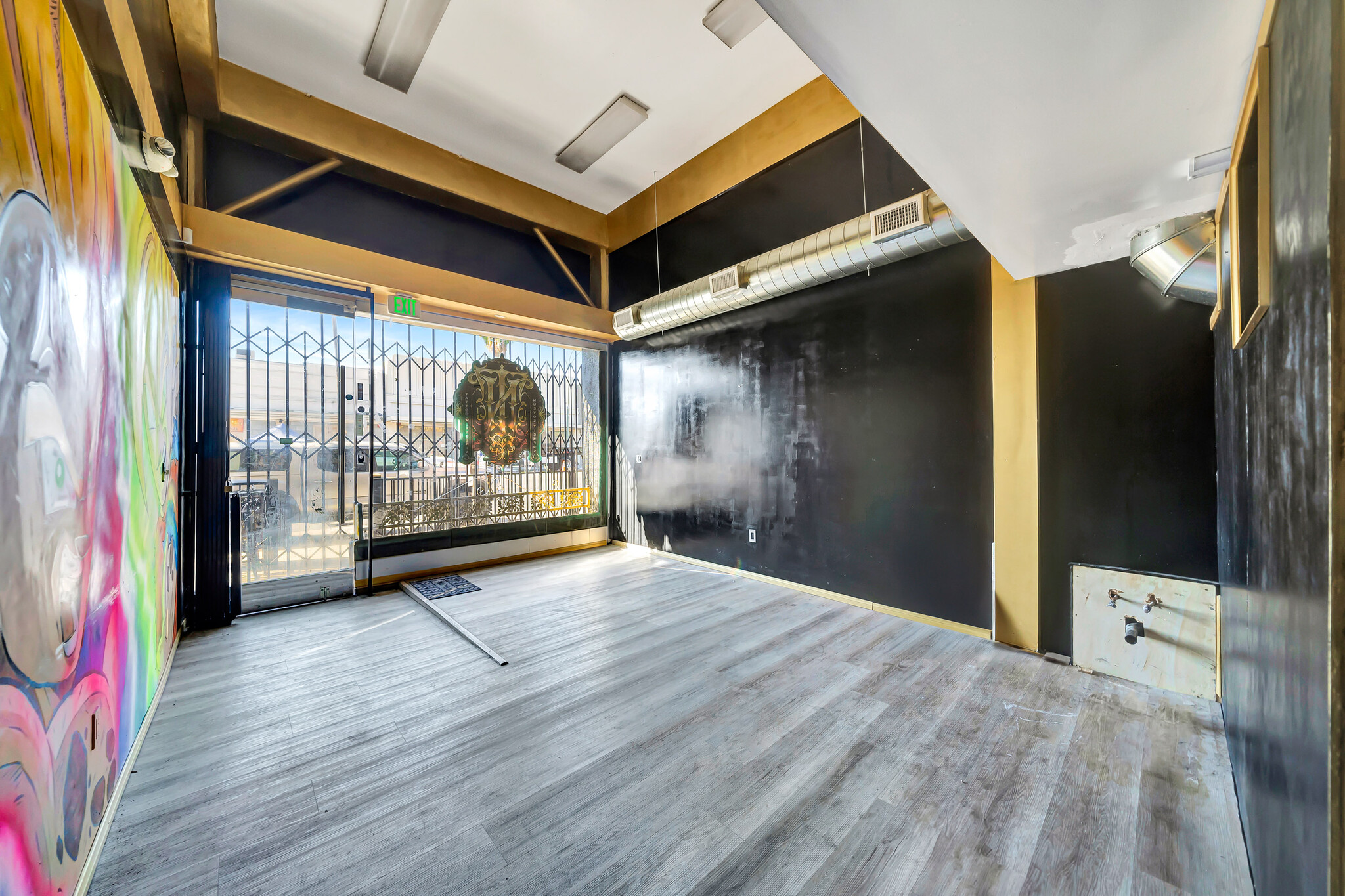 6350-6356 Van Nuys Blvd, Van Nuys, CA for lease Interior Photo- Image 1 of 9