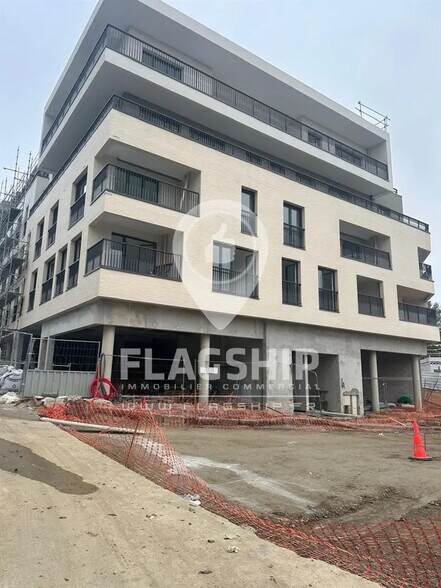 Retail in Sucy-en-Brie for lease - Building Photo - Image 1 of 7