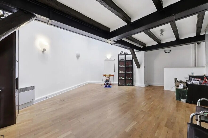 Office in Paris for lease - Building Photo - Image 2 of 10