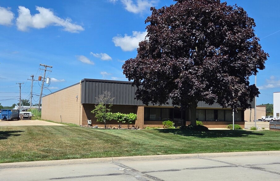 34673 Bennett Dr, Fraser, MI for sale - Building Photo - Image 2 of 6